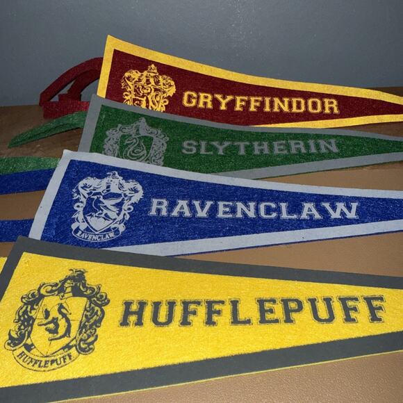 Harry Potter Set Of 4 House Banners Hufflepuff Ravenclaw Slytherin Gryffindor - Picture 3 of 10